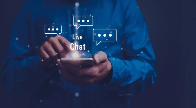 Live Chat vs Email Support – Why Real-Time Support Wins